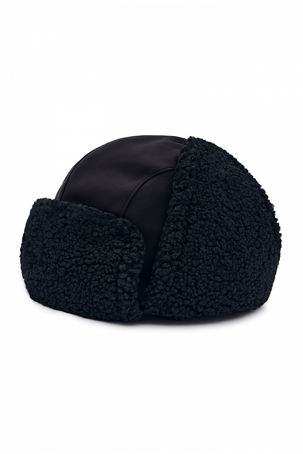 Черная шапка-ушанка