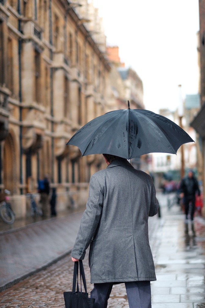 Зонт как стильное дополнение гардероба мужчины