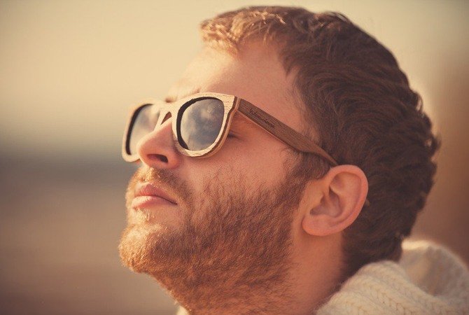 Как носить солнцезащитные очки: 3 правила этикета