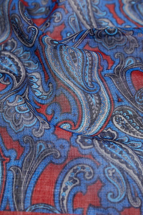 Красный платок в синий узор