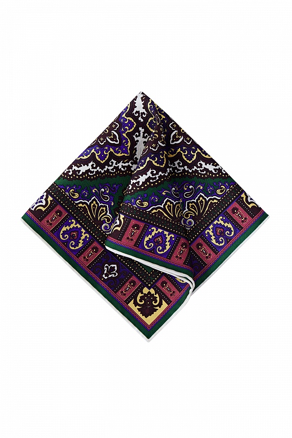 Пестрый платок с орнаментом