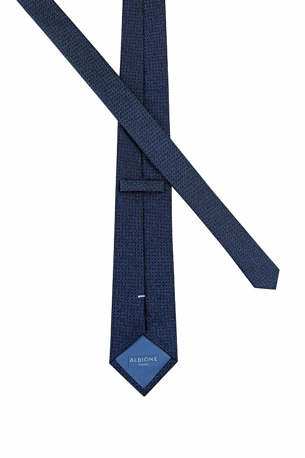 Стильный темный галстук