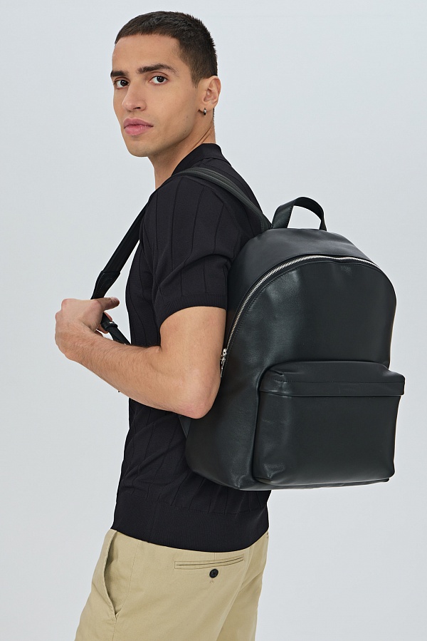 Кожаный рюкзак черного цвета