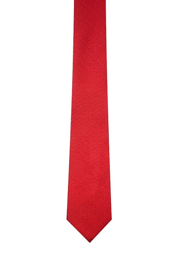 Красный галстук с текстурным узором