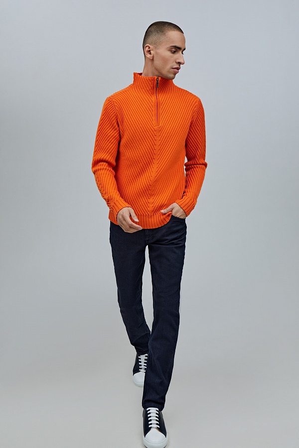 Оранжевый текстурный пуловер с воротом на молнии