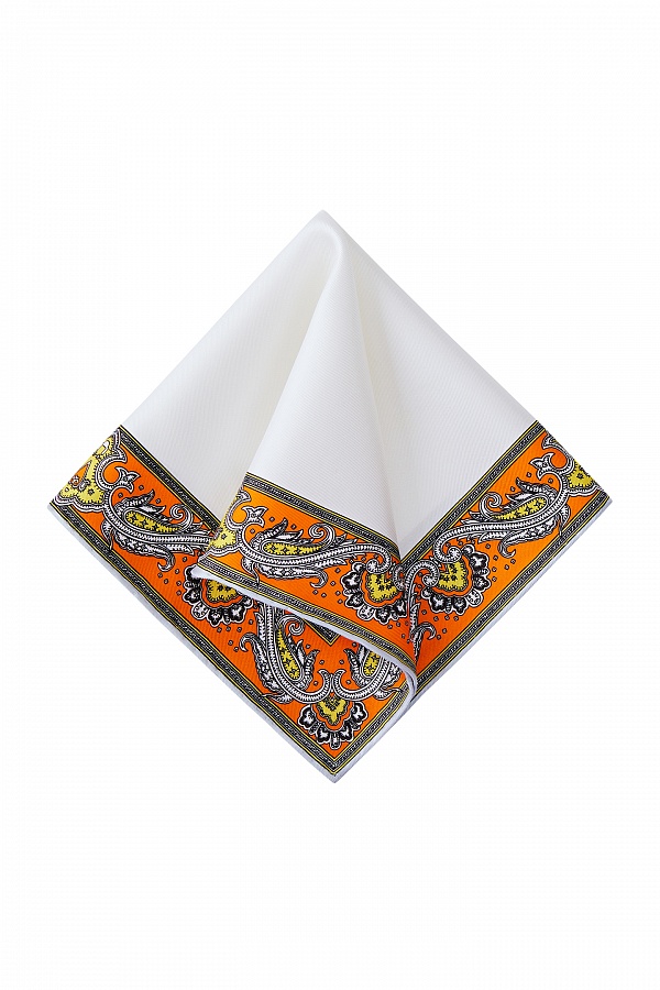 Белый платок с оранжевой цветочной каймой