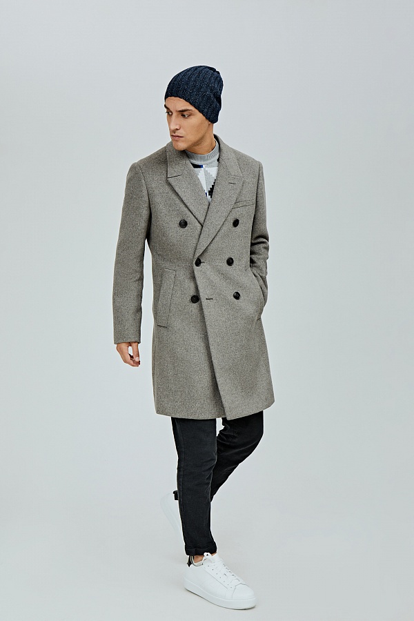 Двубортное пальто серого цвета