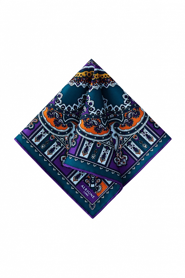 Темно-синий платок с орнаментом