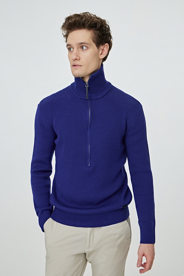 Синий свитер с высоким горлом на молнии