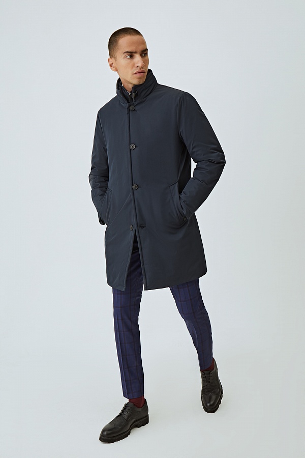 Удлиненная темно-синяя куртка со складным капюшоном