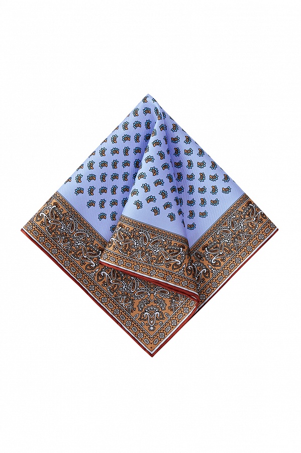 Голубой платок с цветочным узором