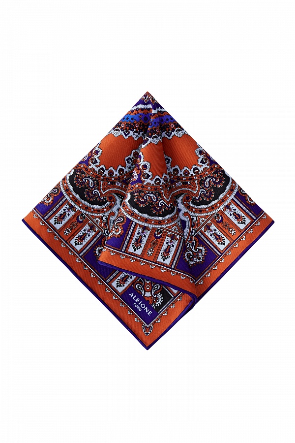 Красно-фиолетовый платок с орнаментом