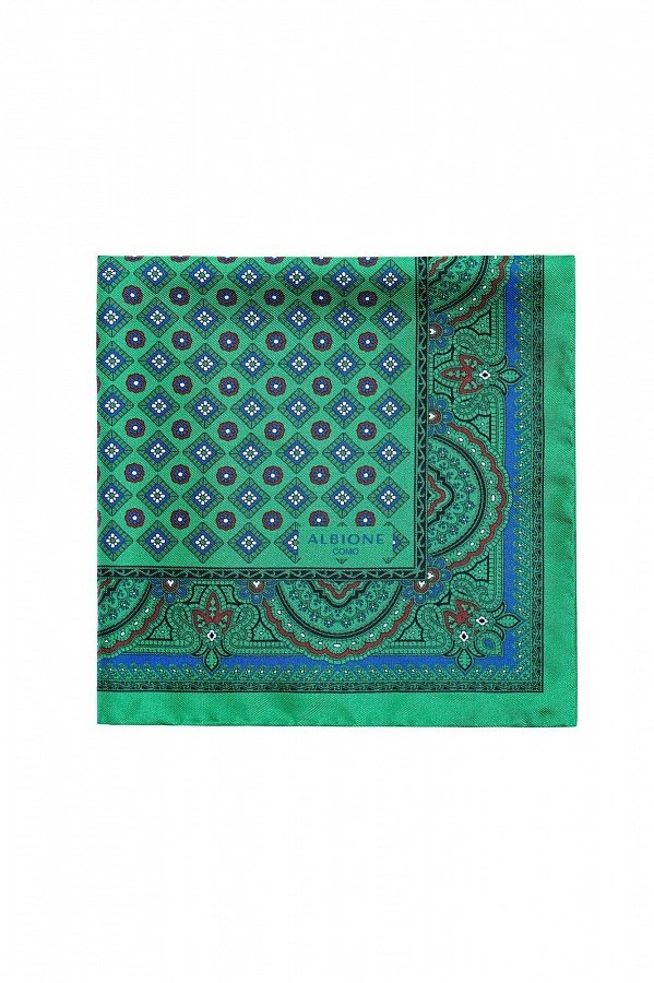 Зеленый платок с орнаментом