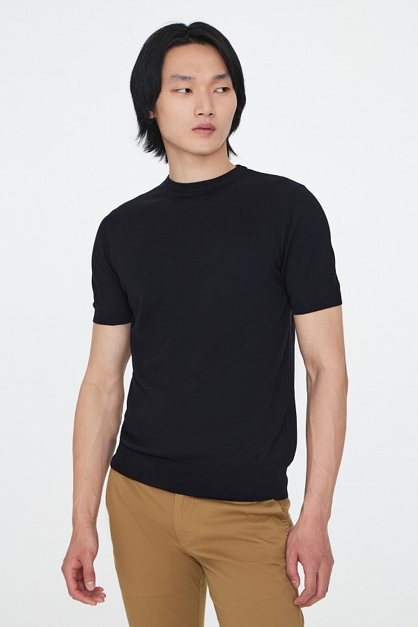 Трикотажная футболка черного цвета