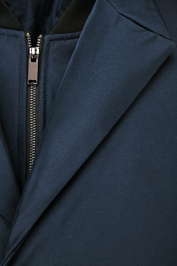 Утепленное пальто синего цвета