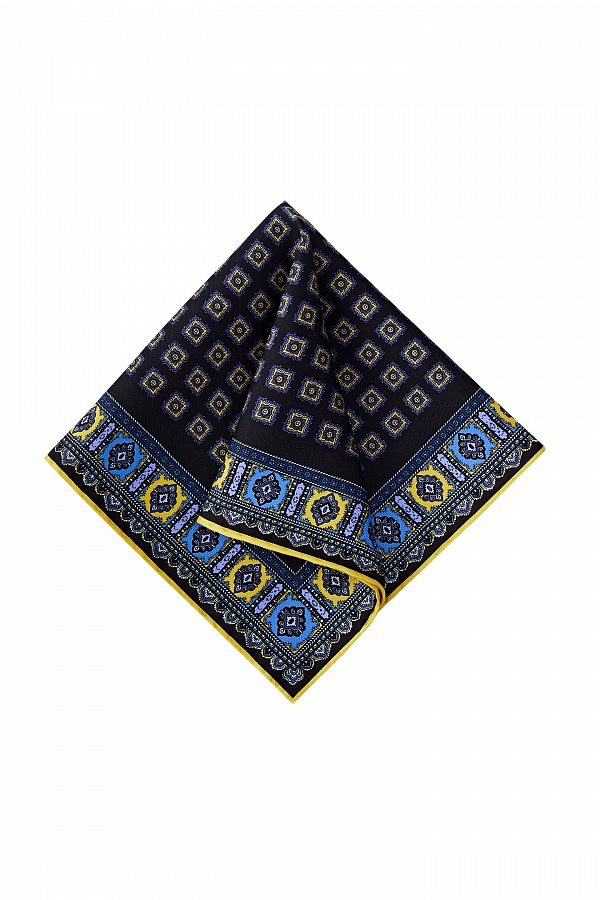 Черный платок с голубым узором квадраты