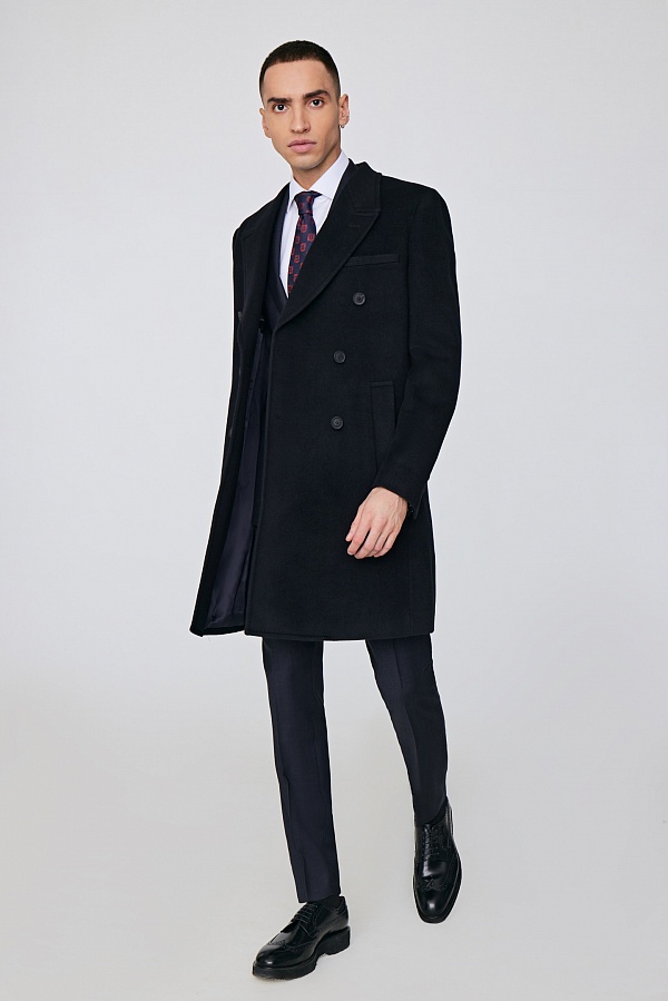 Двубортное черное пальто