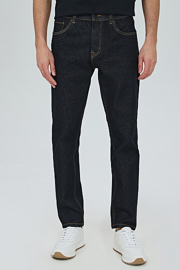 Черные джинсы с контрастной строчкой