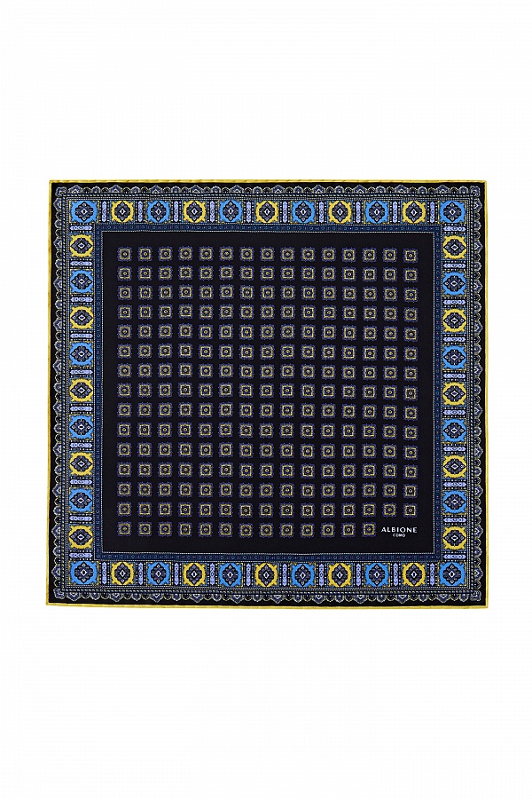 Черный платок с голубым узором квадраты