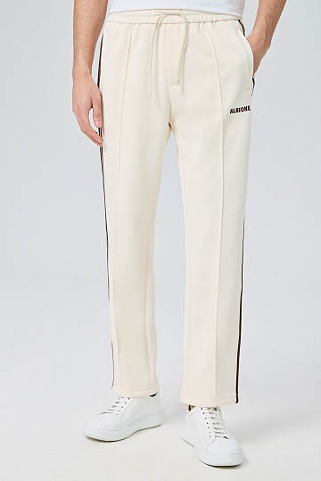 Белые трикотажные брюки с лампасами