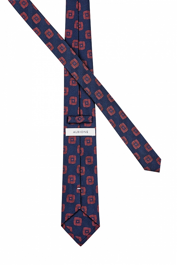 Сине-красный галстук с узором квадраты