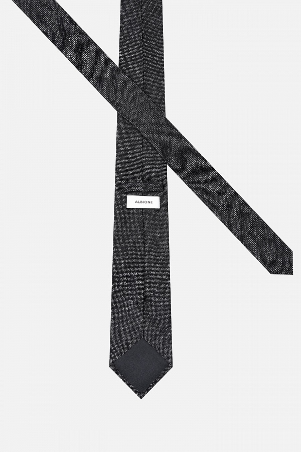 Стильный галстук черного цвета