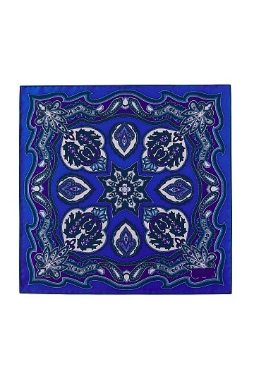 Синий платок с орнаментом