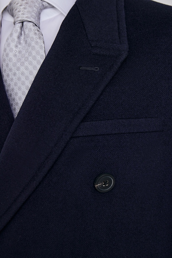 Двубортное темно-синее пальто