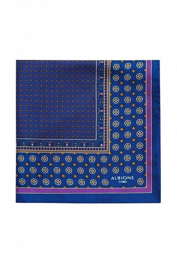 Синий платок с классическим орнаментом