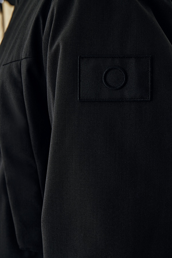 Черная куртка с карманами