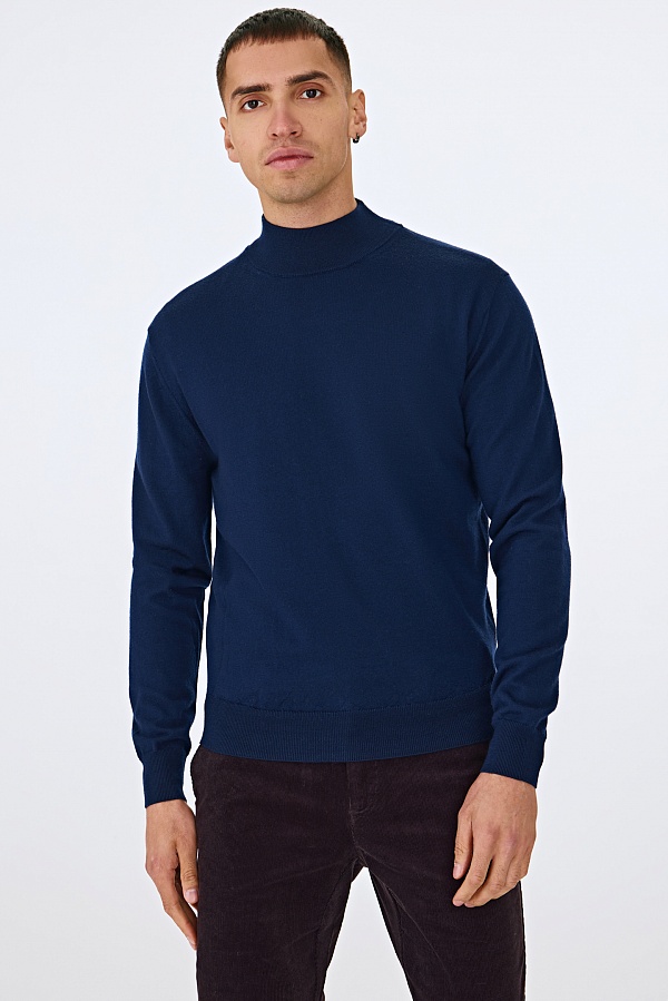 Синий свитер из шерсти
