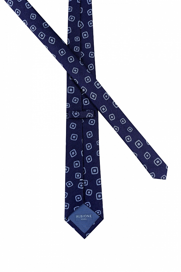 Темно-синий галстук с голубым принтом