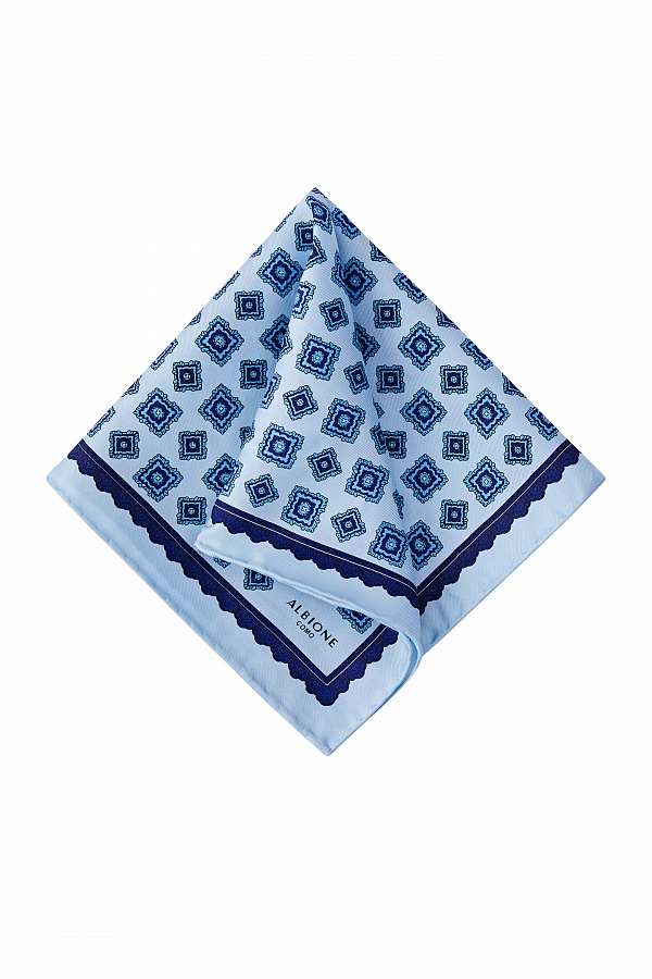 Голубой платок с синим орнаментом