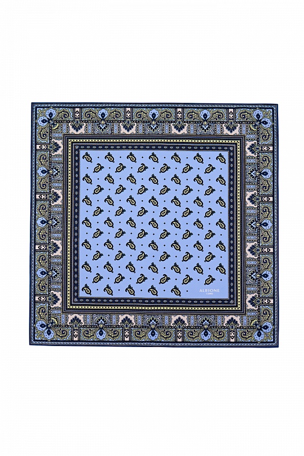 Голубой платок с узором пейсли