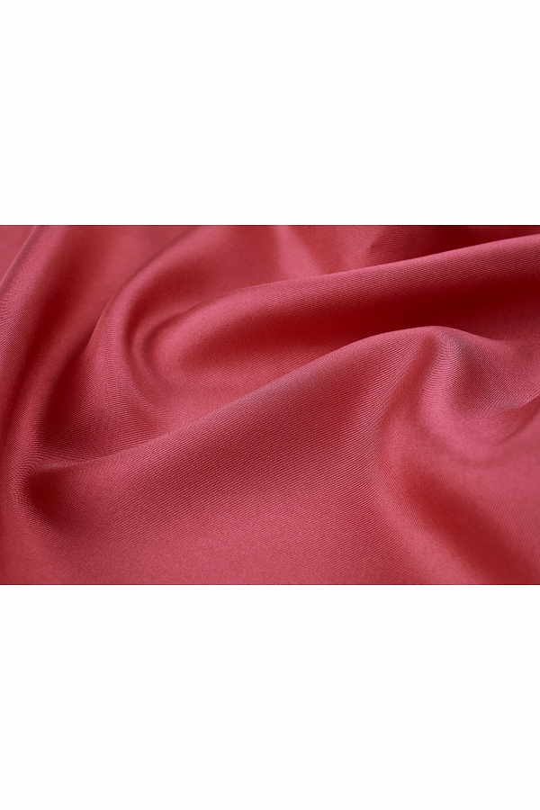 Однотонный платок красного цвета