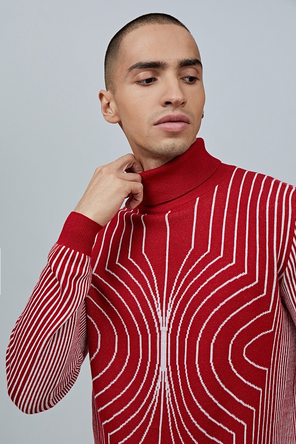 Красный пуловер с графичным узором