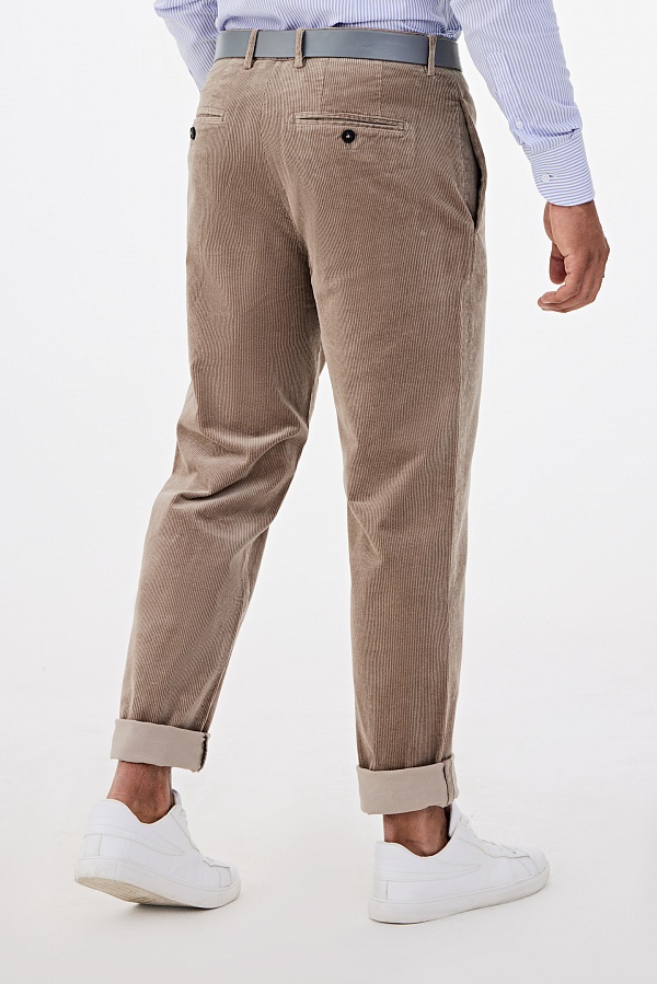 Бежевые вельветовые брюки чинос