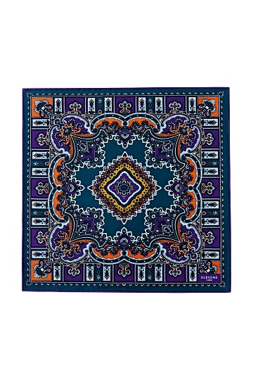 Темно-синий платок с орнаментом