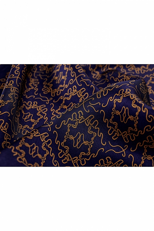 Темно-синий платок с золотым узором