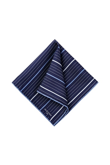 Темно-синий платок в белую и голубую полоску