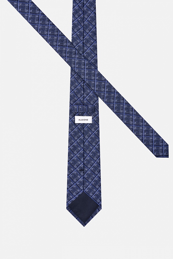 Синий галстук в ромб