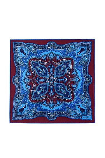 Бордовый платок с голубым орнаментом