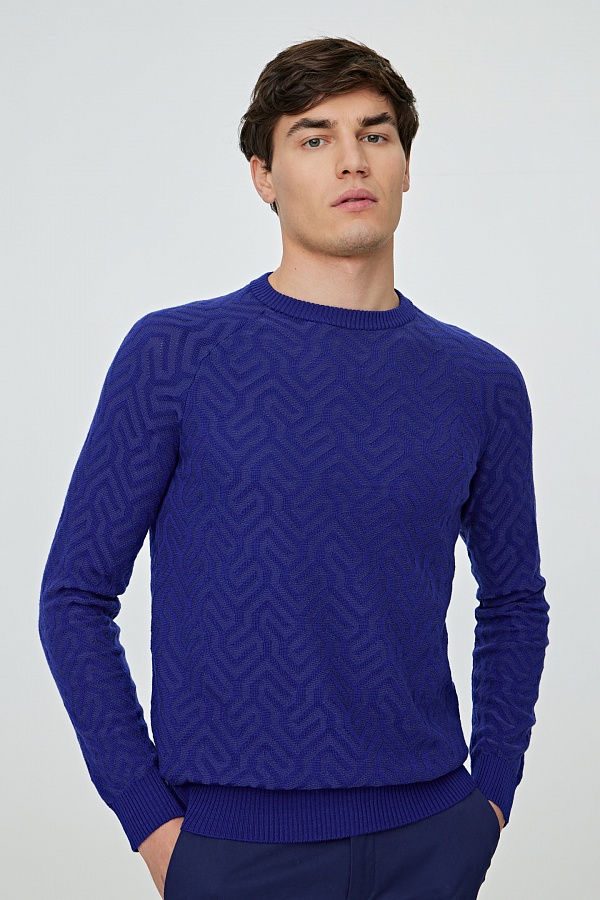 Синий свитер с текстурным узором