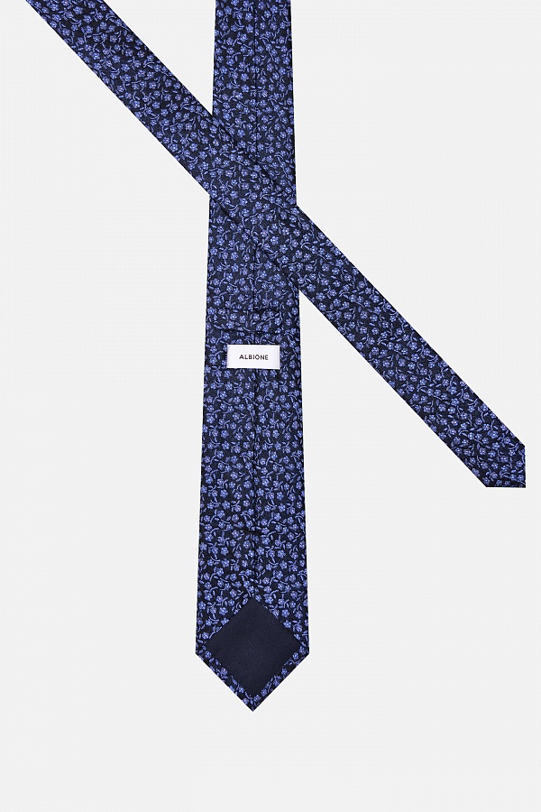 Черный галстук с синим узором