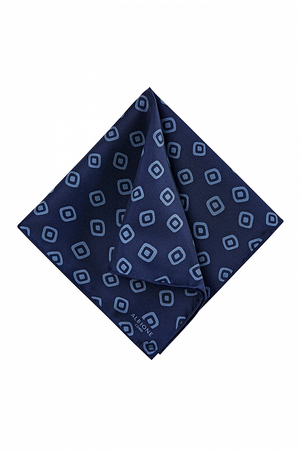 Темно-синий платок с принтом