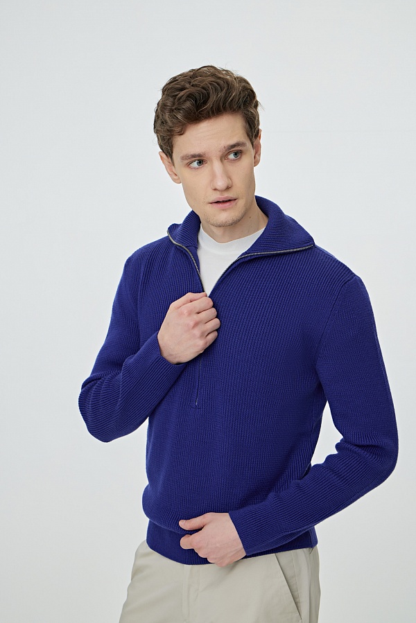 Синий свитер с высоким горлом на молнии