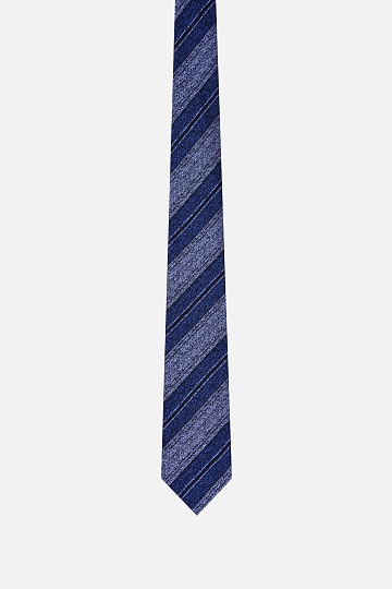 Синий галстук в полоску