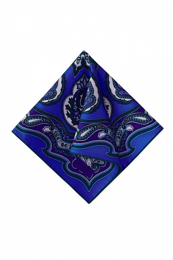 Синий платок с орнаментом